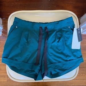 Lululemon Spring Break Away Shorts - Deep Green